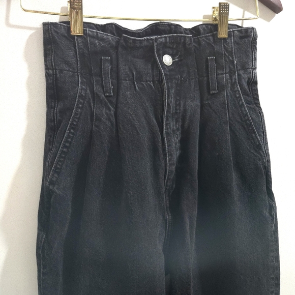 Abercrombie and Fitch| Black High-Waisted Mom Jeans Jeans Acid Wash - Picture 2 of 11